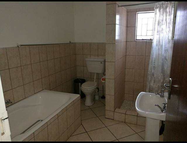 3 BEDROOM HOUSE TO LET IN SAFARI GARDENS